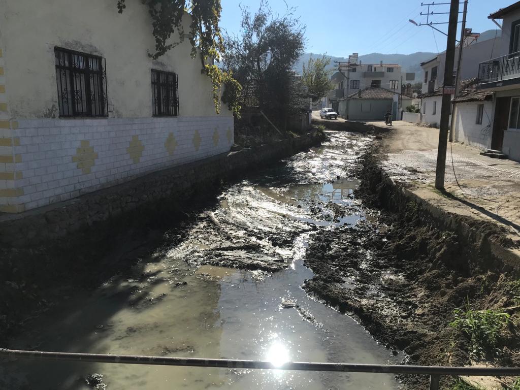 Börezli Deresinden 1500 Ton Balçık Ve Çöp Çıktı