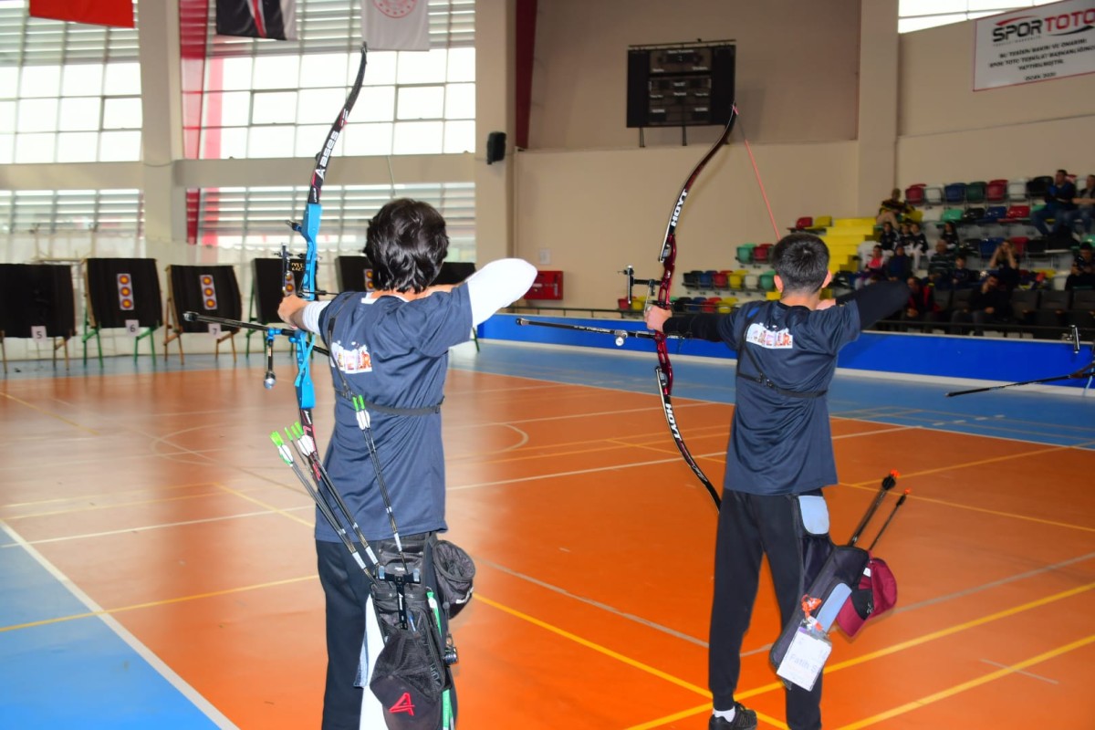 OKLAR MİLLİ SPORCU AYŞENUR AYGÖREN ANISINA ATILDI