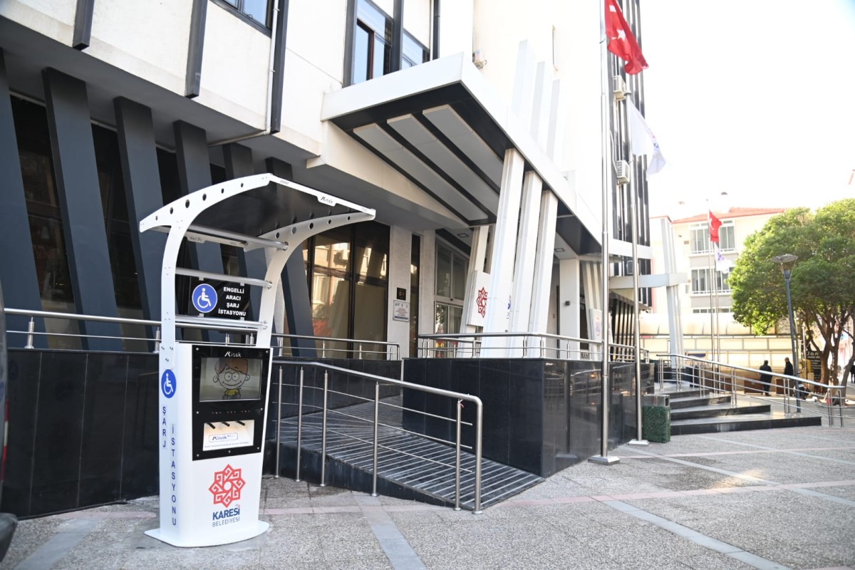 Karesi'de Engellilere Akülü Araçları İçin Şarj İstasyonu