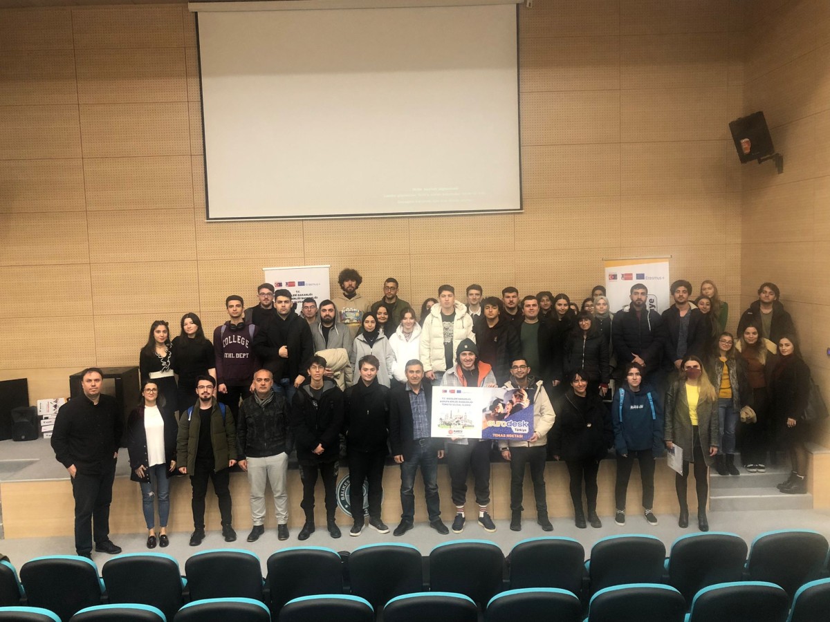 Karesi Belediyesi Gençlere Avrupa Kapılarını Aralıyor