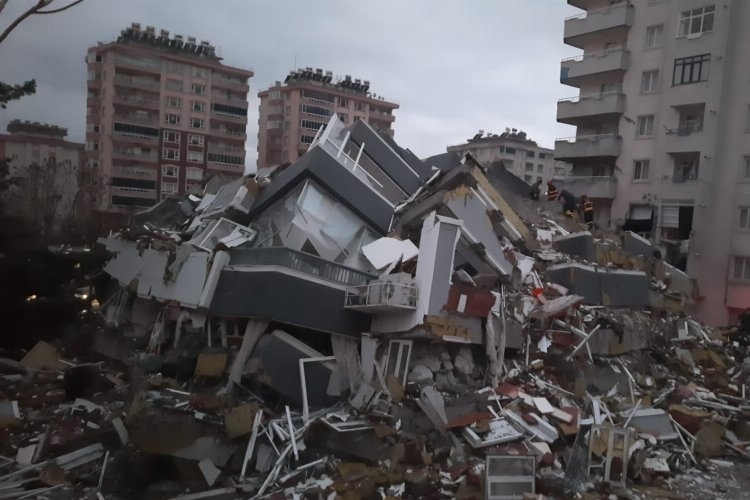Prof. Dr. Haydar Sur, Deprem bölgesinde salgın hastalıklar konusunda uyardı