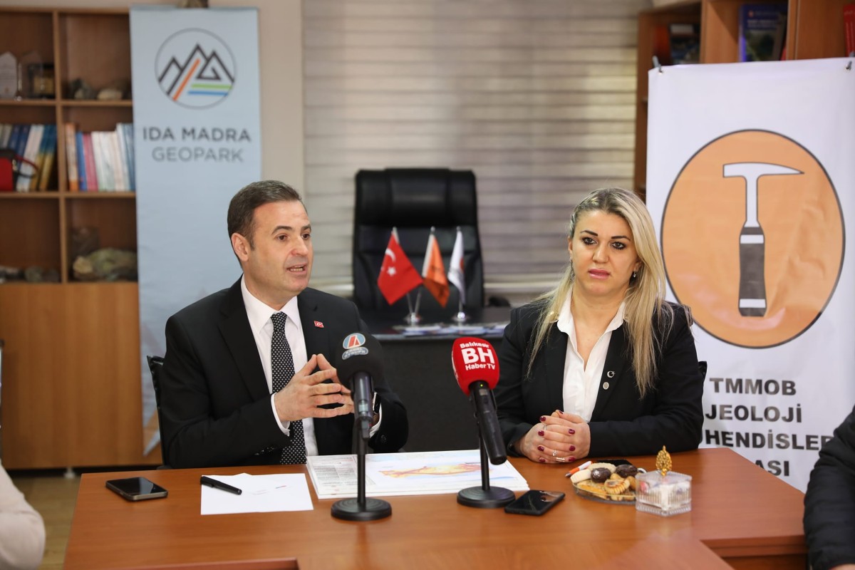 'BALIKESİR'İN NE YAPI STOĞU NE DE RİSKLİ YAPILARI BELLİ'