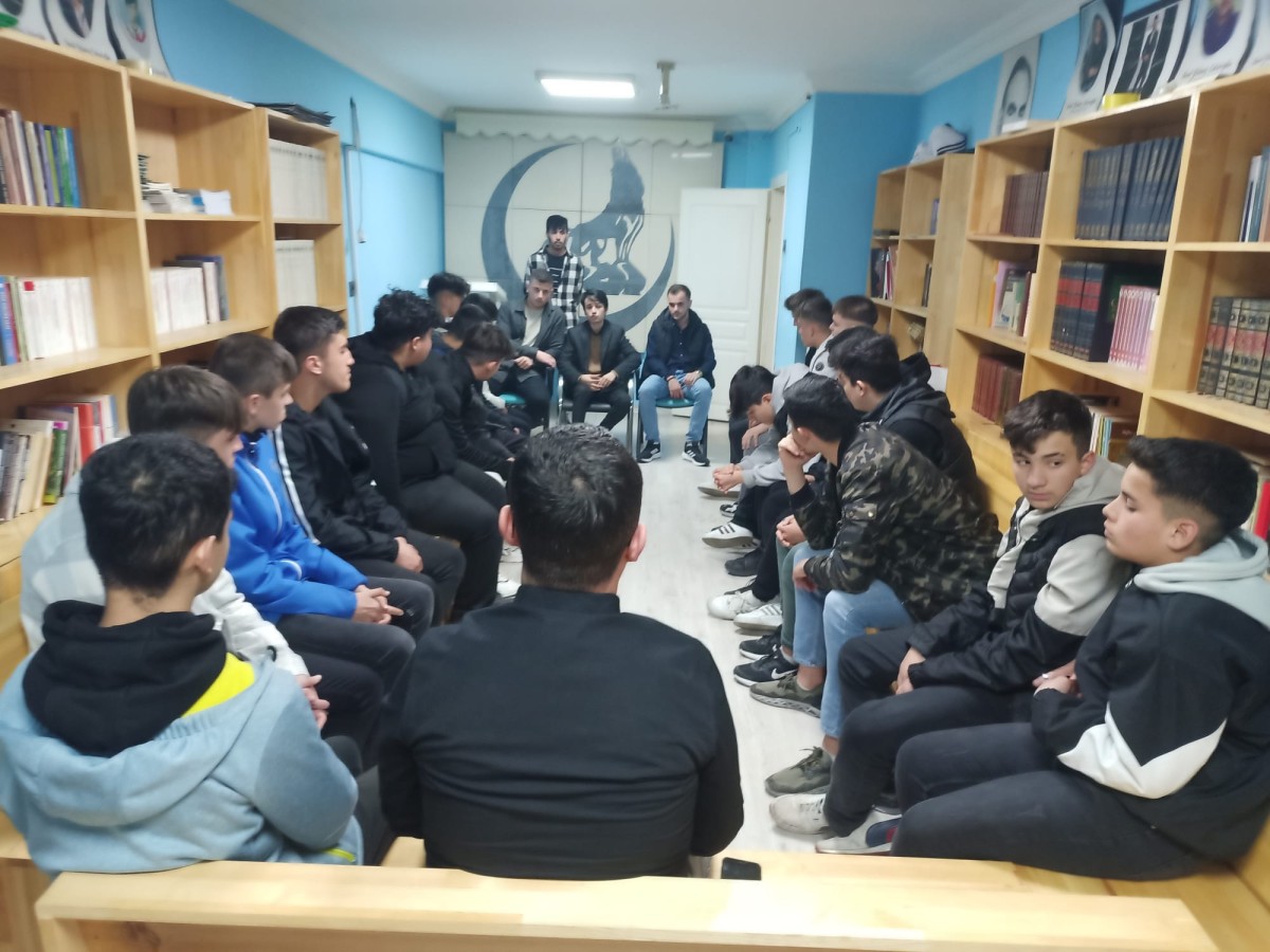 Balıkesir Ülkü Ocakları'ndan Deprem Semineri