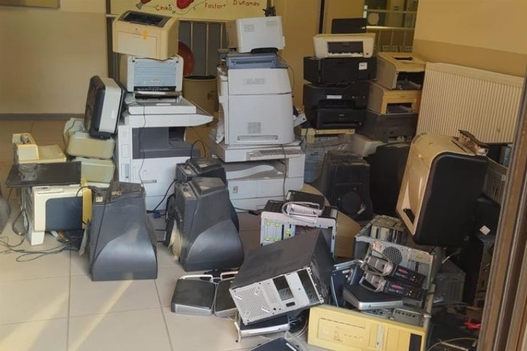İzmit'te 2 bin kilogram elektronik atık topladı.