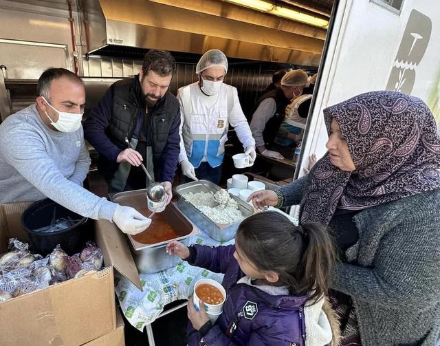 Sındırgı’dan Deprem Bölgesine 30 TIR Yardım