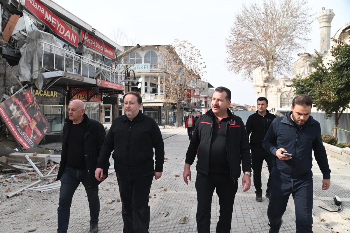 BAŞKAN ORKAN: “BALIKESİR OLARAK DEPREMZEDELERİN HİZMETİNDEYİZ”