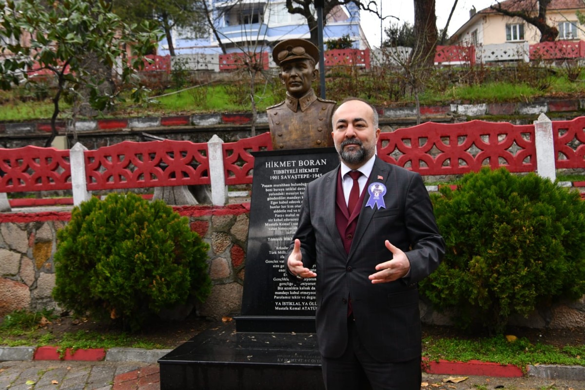 Tıp Bayramı Tıbbiyeli Hikmet'in Büstü Önünde Kutlandı