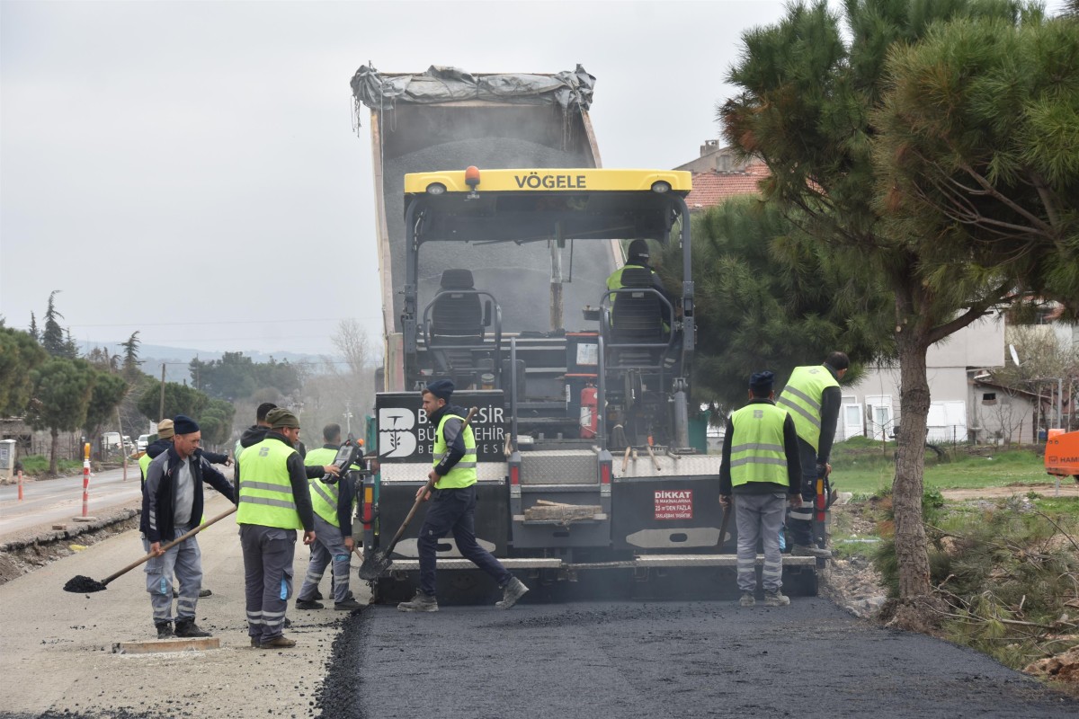 Büyükşehir’den Susurluk ve İvrindi’ye sıcak asfalt