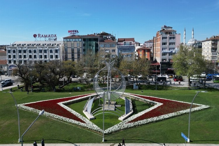Togg'un logosu Gebze'de çiçeklerle işlendi