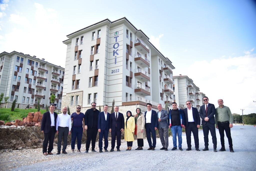 Canbey, Susurluk TOKİ Konutlarını Ziyaret Etti