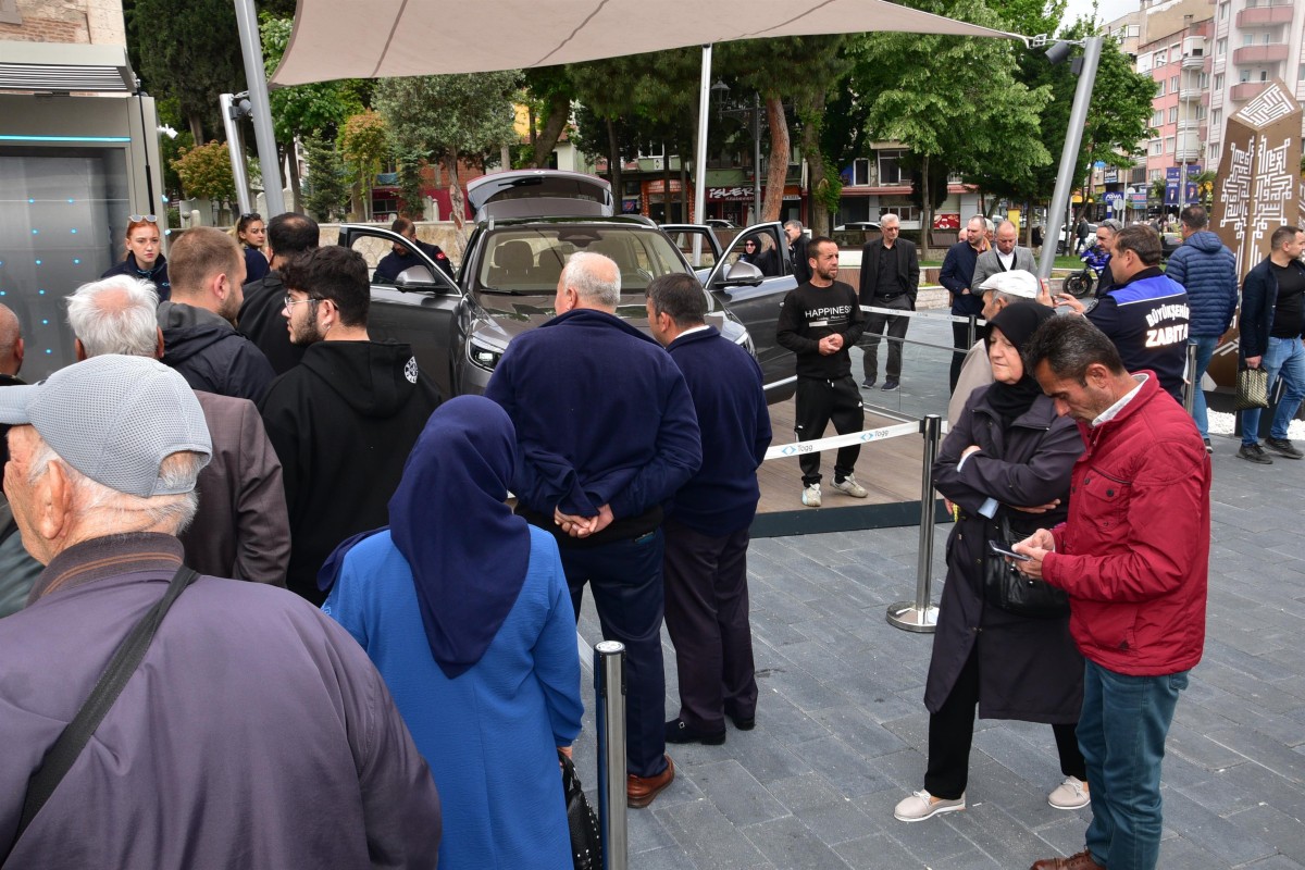 TOGG, Şeyh Lütfullah Meydanı’nda görücüye çıktı