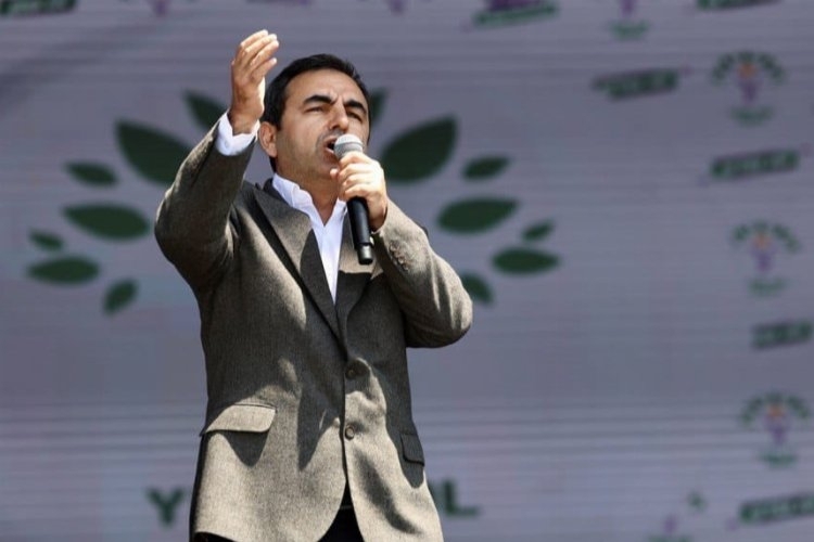 Emek Partisi Genel Başkanı Akdeniz istifa etti.