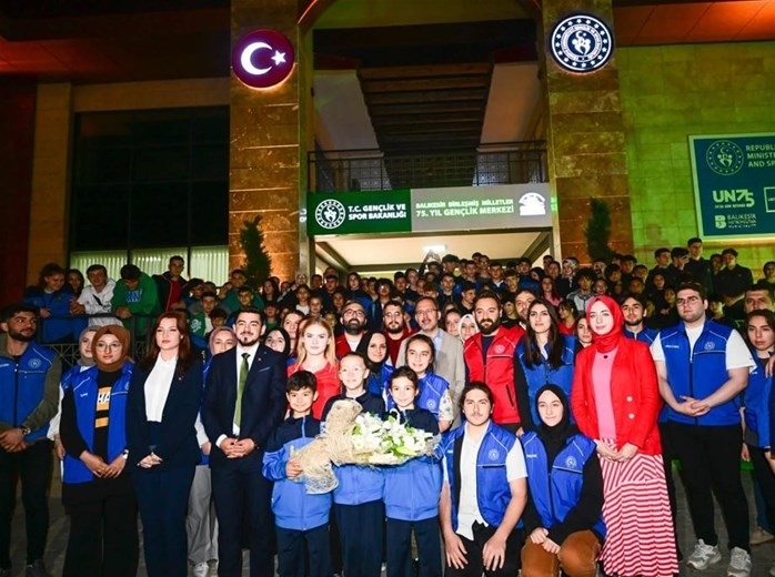 Gençlik ve Spor Bakanı Balıkesiri ziyaret etti