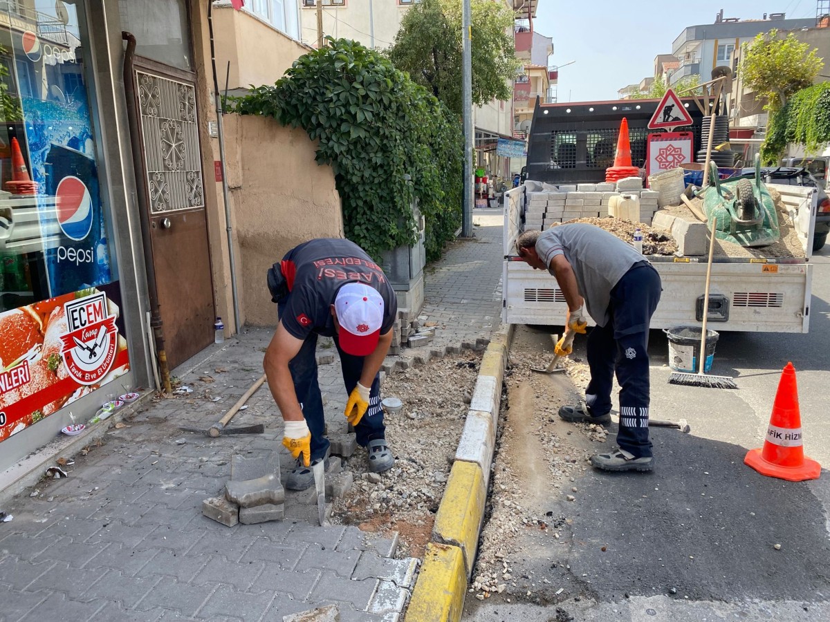 KARESİ’DE YOL ÇALIŞMALARI DEVAM EDİYOR