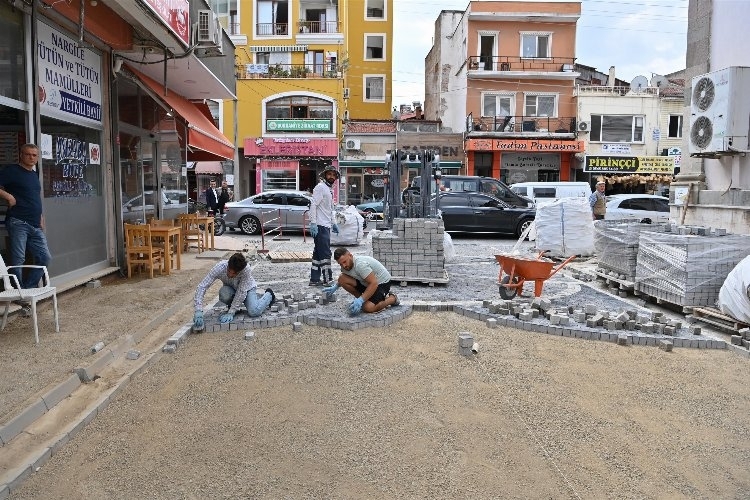 Büyükşehir Belediyesi, Burhaniye'ye Destek Sağlıyor