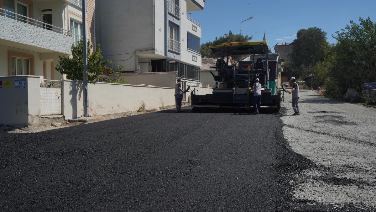 İvrindi’ye sıcak asfalt
