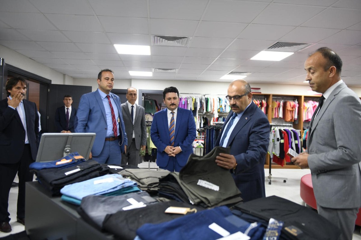 VALİ USTAOĞLU'NDAN ALTIEYLÜL'E ZİYARET