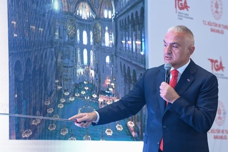 Ayasofya'da Yeni Uygulama: Yabancılara Ücretli, Vatandaşlara Ücretsiz Ziyaret