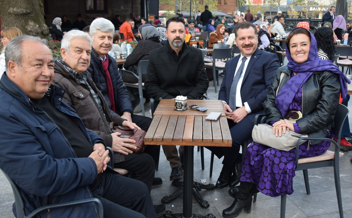 Yücel Yılmaz, Chp Altıeylül Aday Adayı Ahmet Namlı’yı Tebrik Etti