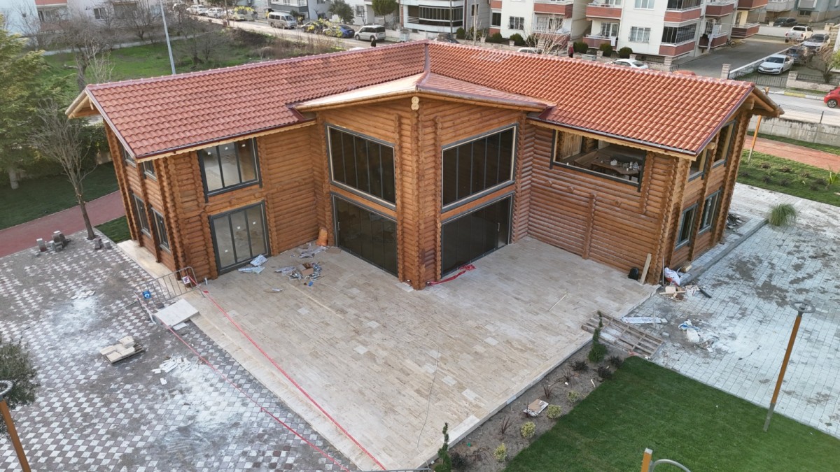 ALTIEYLÜL BELEDİYESİ'NDEN TOMRUK KAFE