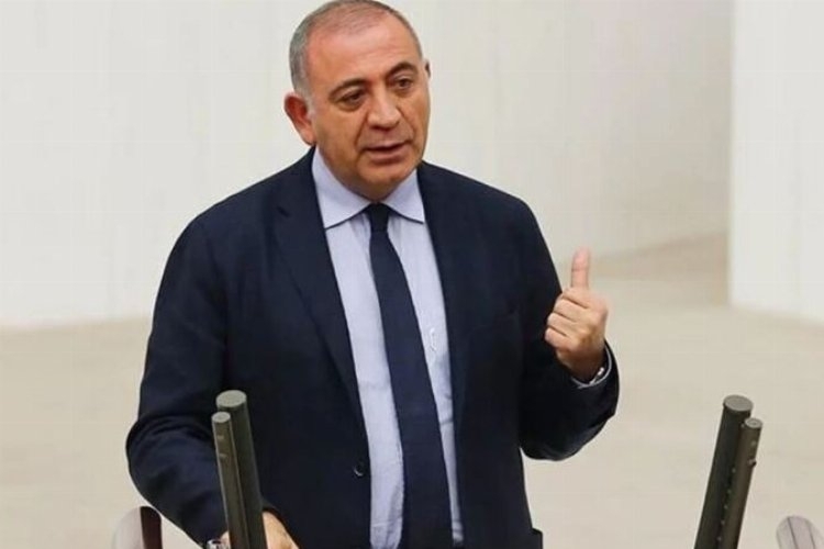 Gürsel Tekin, CHP Üyeliğinden Ayrıldığını Duyurdu
