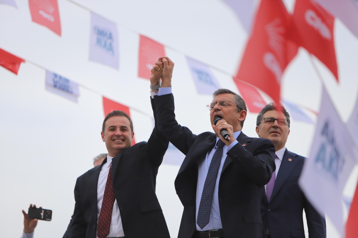 AHMET AKIN COŞKUSU SALONA SIĞMADI