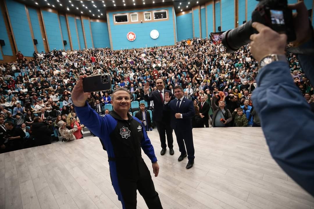 İlk Türk Astronot Alper Gezeravcı BAÜN'de