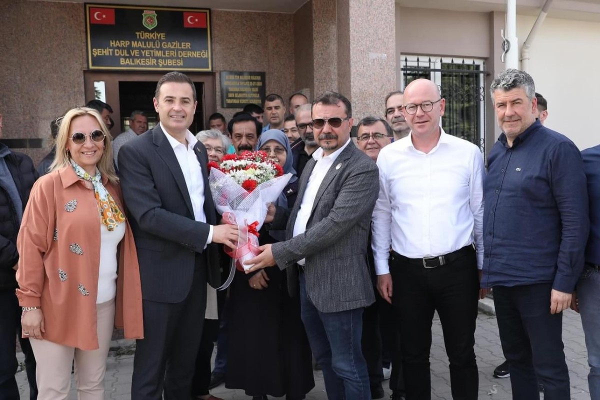 AHMET AKIN İLK ZİYARETİNİ ŞEHİT YAKINLARI VE GAZİLERE YAPTI