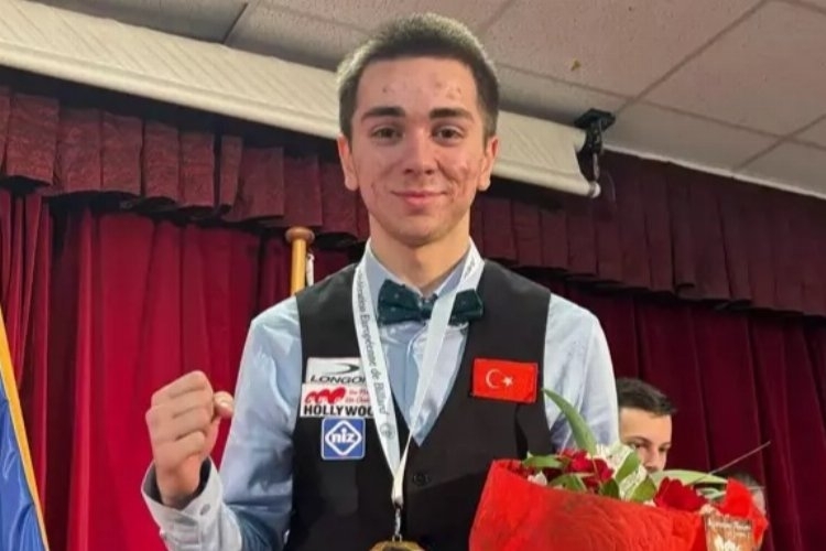Bakan Bak, Milli Bilardo Takımını Tebrik Etti