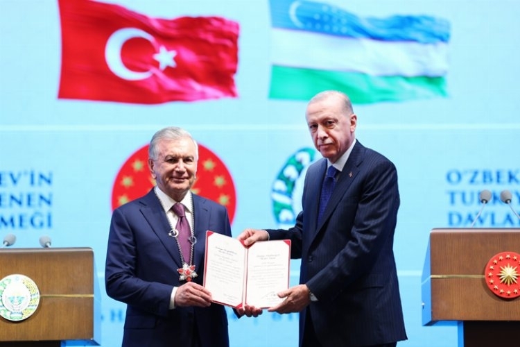 Özbekistan Cumhurbaşkanı'na Devlet Nişanı Takdim Edildi
