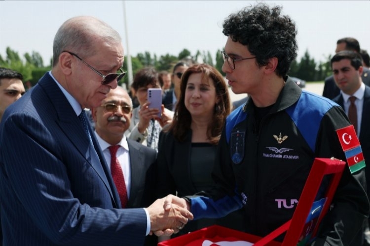 Cumhurbaşkanı Erdoğan, Türkiye’nin ikinci astronotu Atasever ve ailesini kabul etti.