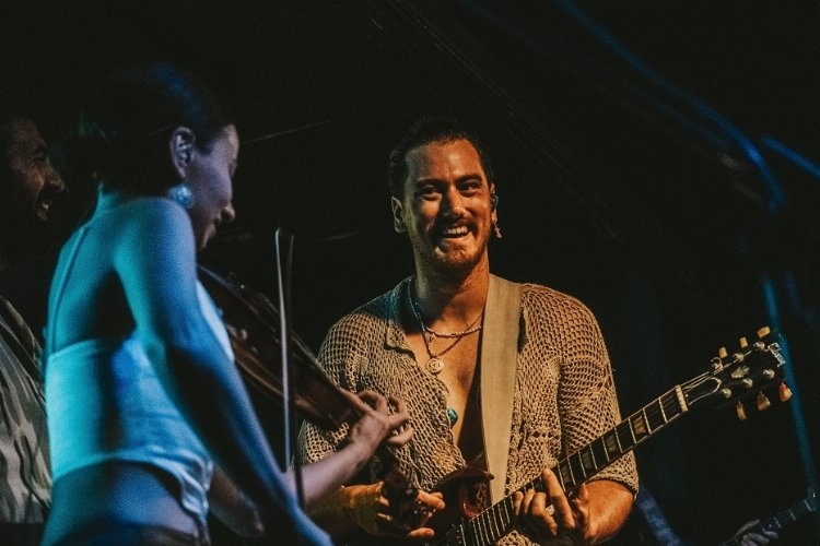 World Akustik konserleri devam ediyor