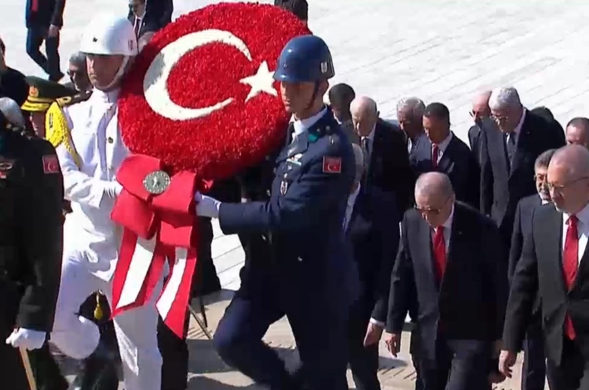 Devlet Yetkilileri Ata'nın Huzurunda