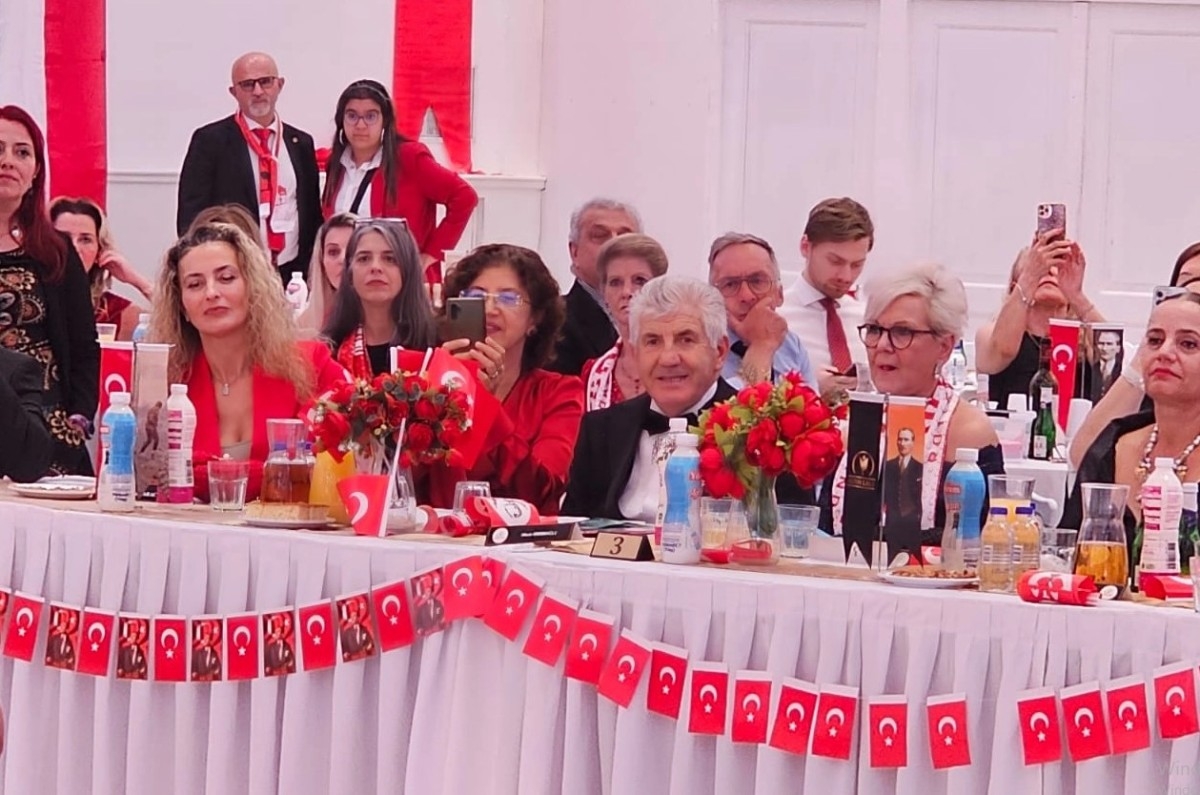 Hollanda'da 9. Altın Lale ile Cumhuriyetin 101. Yılı Coşkuyla Kutlandı