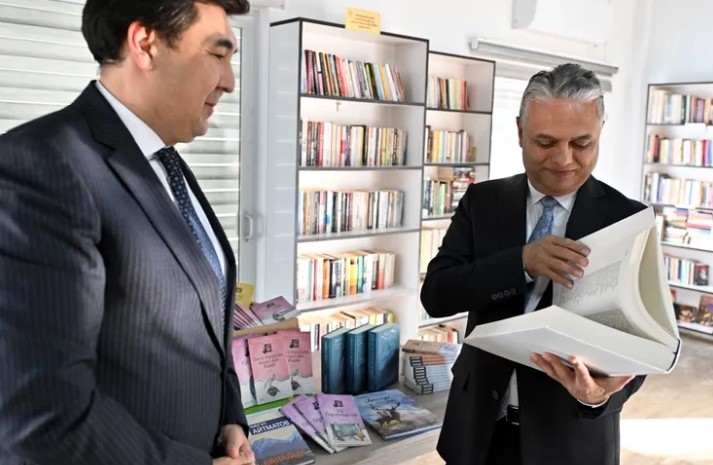 Aytmatov’un Eserleri Kütüphaneye Kazandırıldı