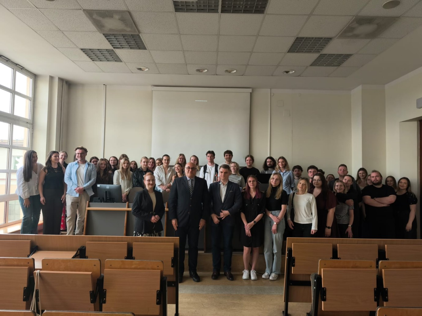 BAÜN HUKUK FAKÜLTESİ DEKANI PROF. DR. YASAN, POLONYA'DA DERS VERDİ